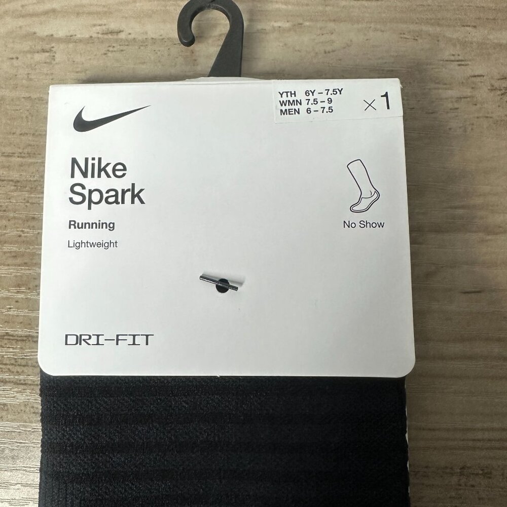 NWT Nike Unisex Spark Lightweight No Show Run Socks Black Size Small (DA359-010) - Picture 3 of 9